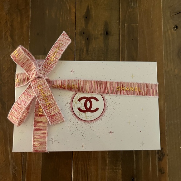 NEW Chanel Holiday 22 manicure set - Picture 4 of 6